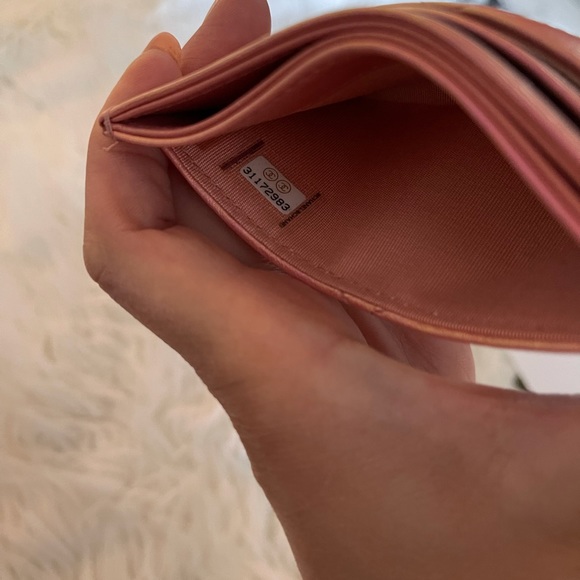 Gorgeous pink card holder . - Picture 8 of 11